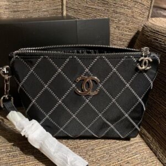 NWOT Chanel Wristlet pouch - Picture 4 of 8